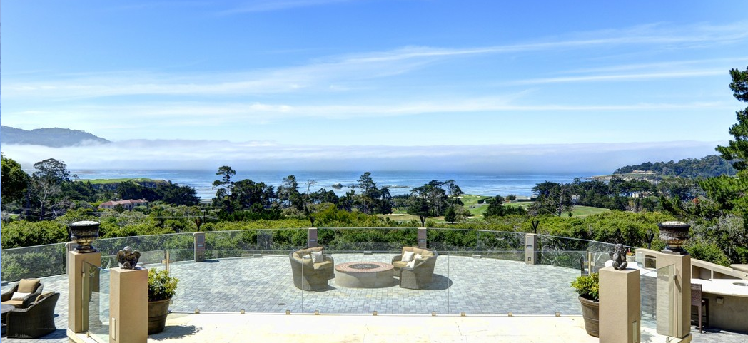 Tired of the cold and would love a few sunny days? Why not getting married in Pebble Beach, CA with this amazing view:
